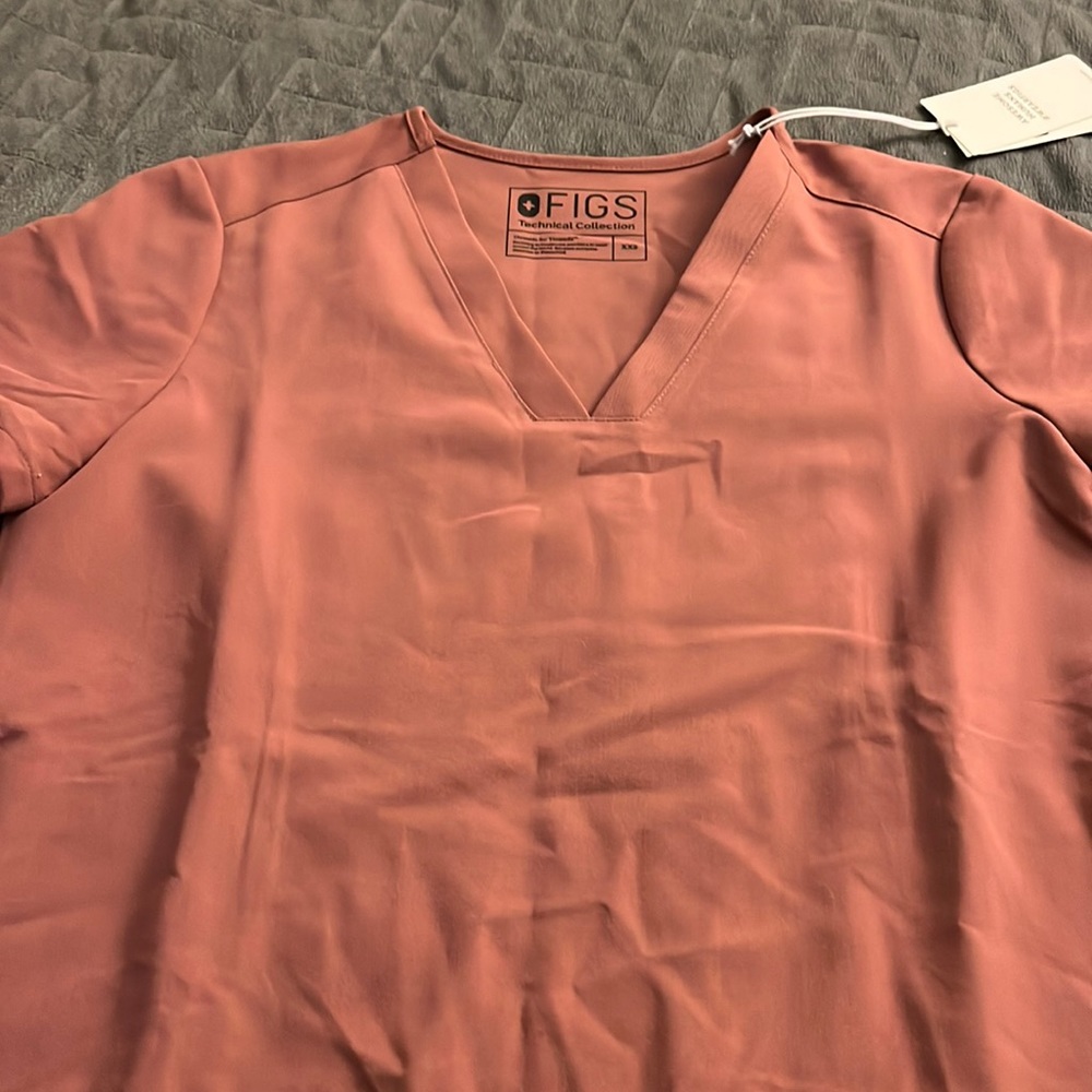 NWT scrub top